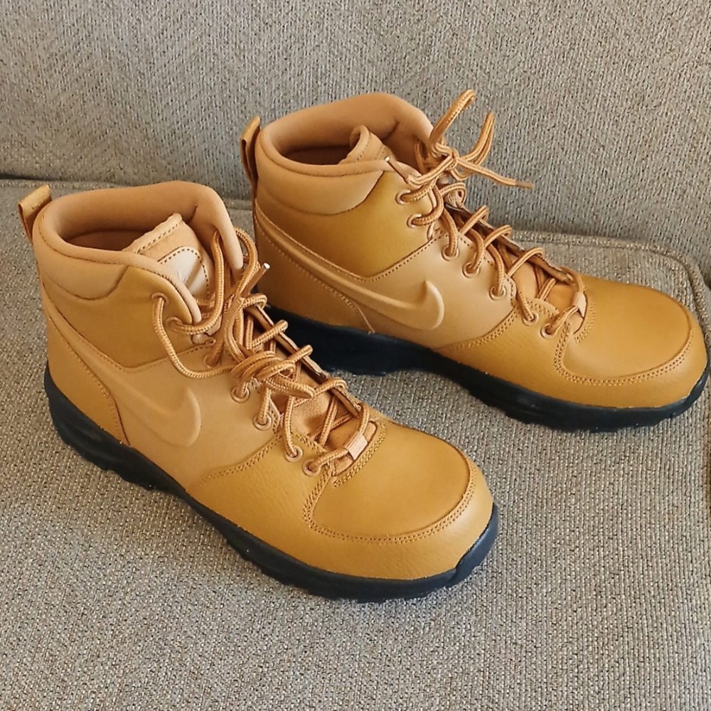 New Boy's Nike Manoa LTR (GS) Boots, Tan, Black, Sz 7 or Sz 1 Youth